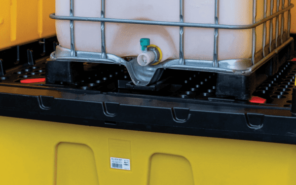 spill-decks-vs-spill-pallets-800x555